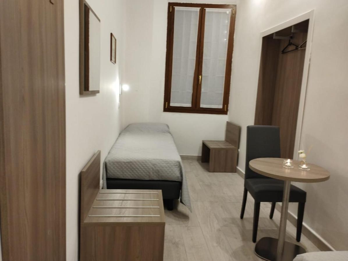 Holiday Rooms Firenze Bagian luar foto