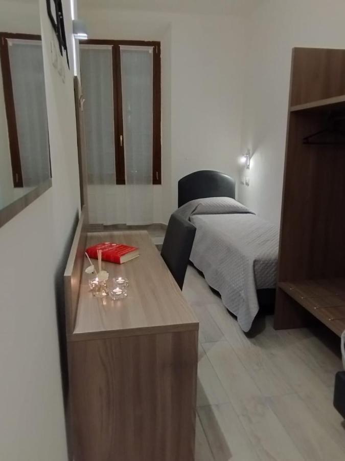 Holiday Rooms Firenze Bagian luar foto